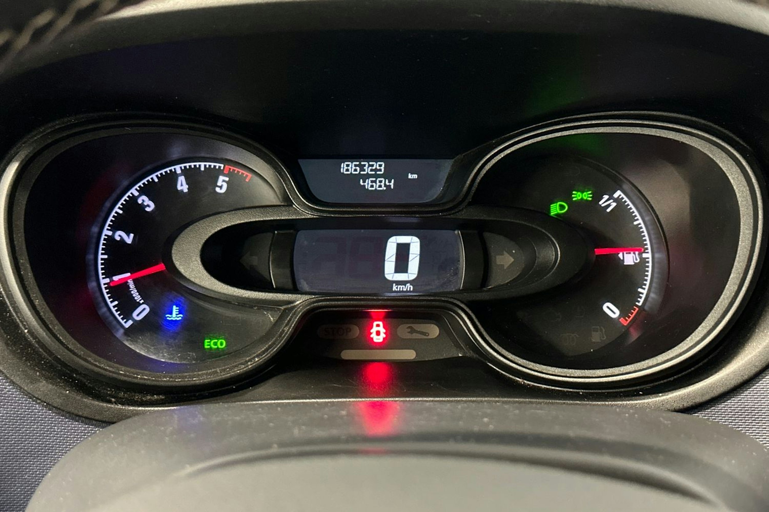 valkoinen Opel Vivaro 2018 kuva 18.