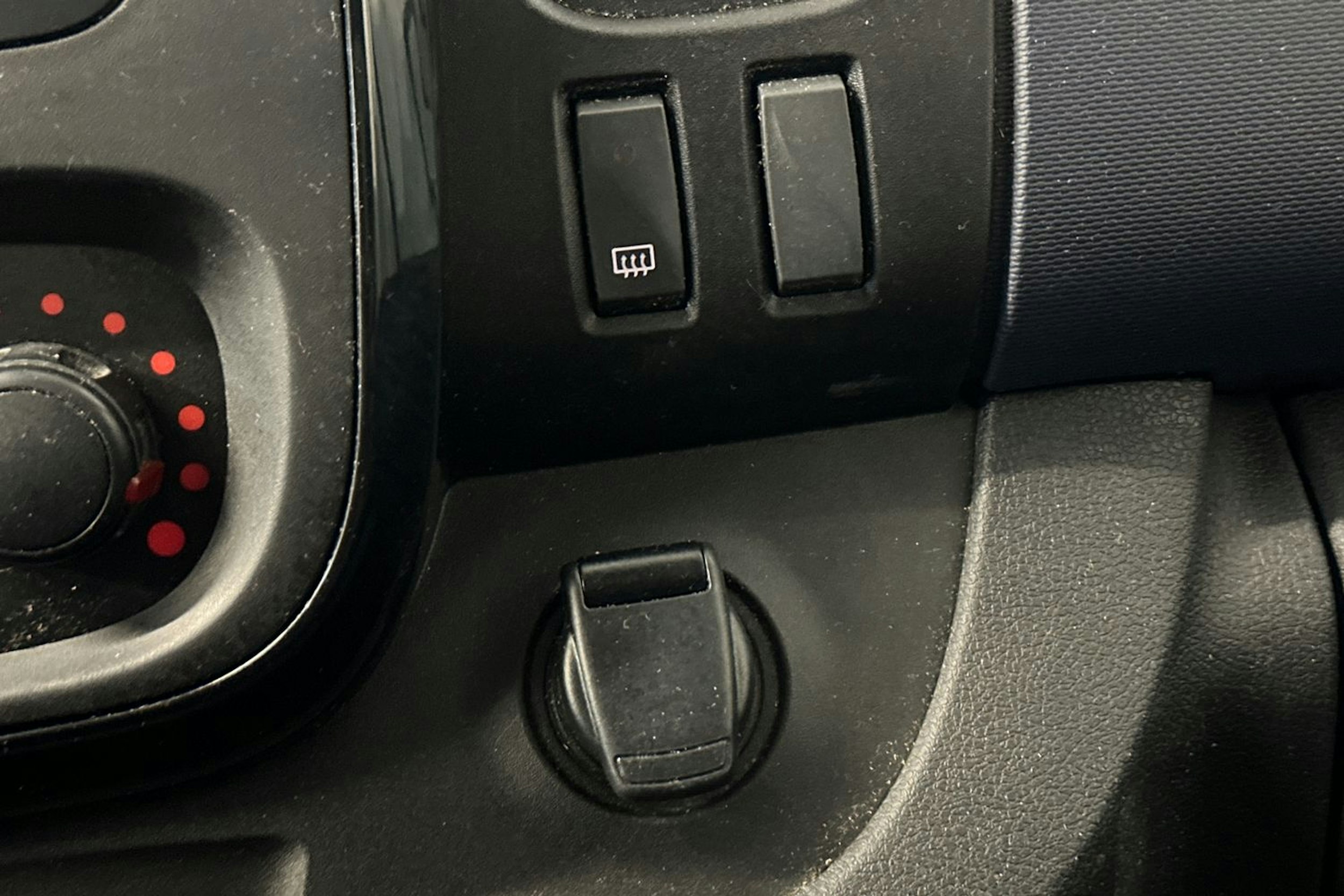 valkoinen Opel Vivaro 2018 kuva 22.