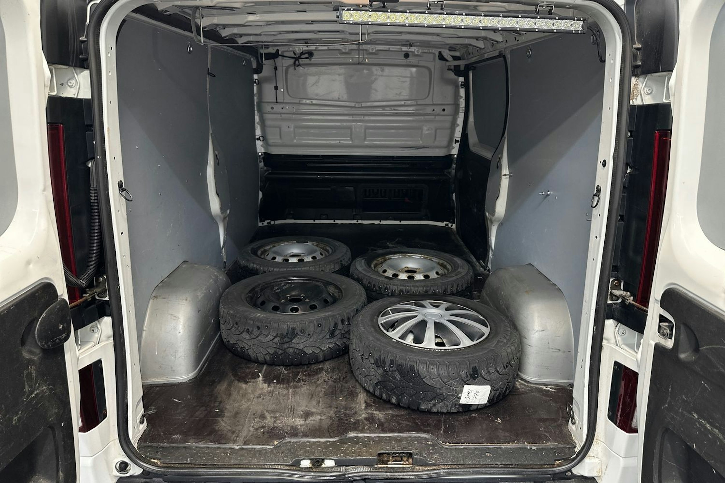 valkoinen Opel Vivaro 2018 kuva 25.