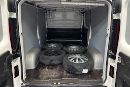 valkoinen Opel Vivaro 2018 kuva 25.