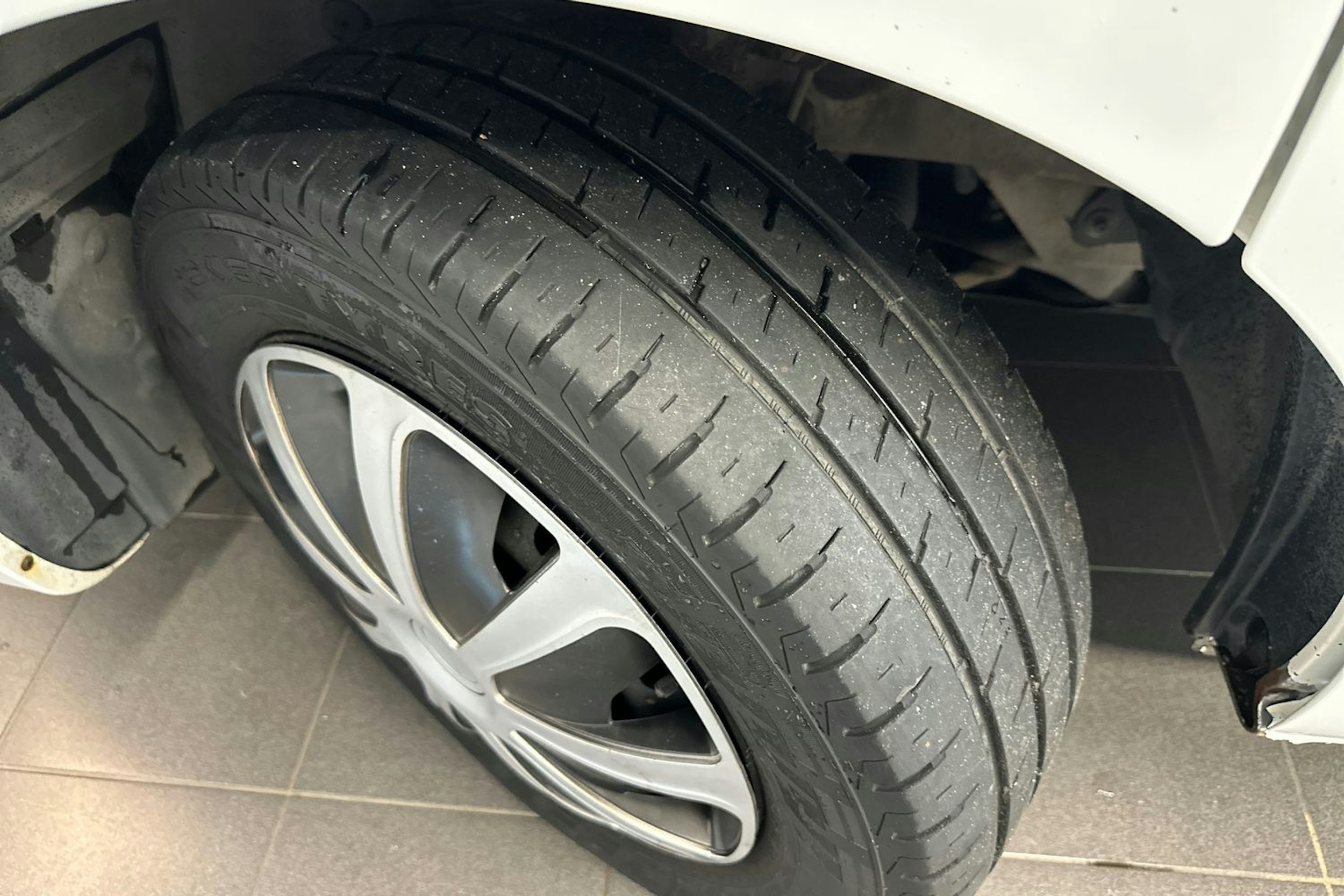 valkoinen Opel Vivaro 2018 kuva 28.