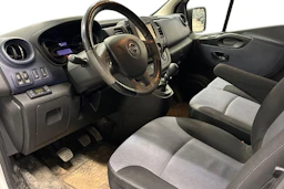 valkoinen Opel Vivaro 2018 kuva 3.