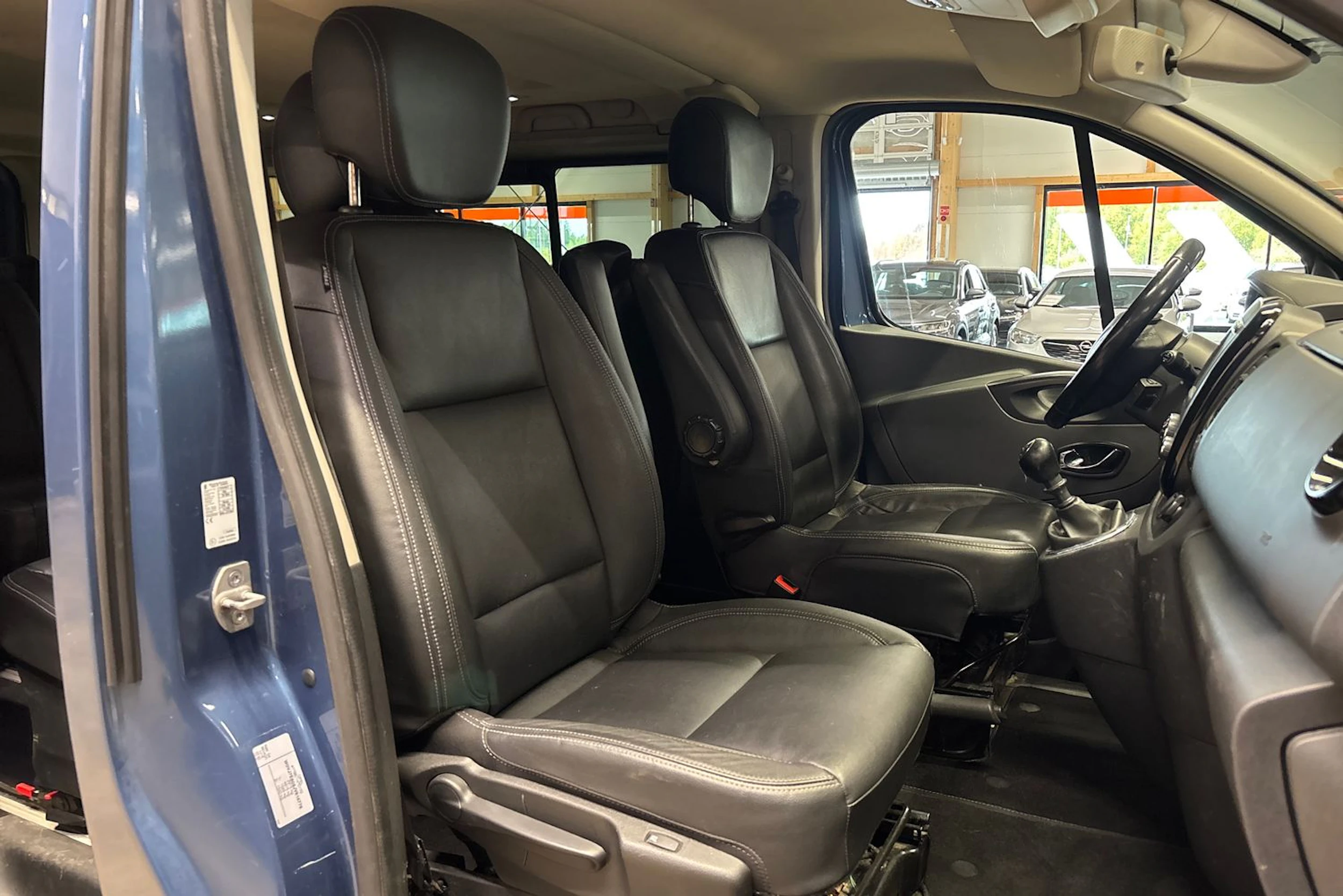 met. sininen Opel Vivaro 2018 kuva 15.