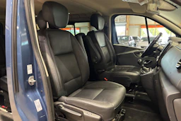 met. sininen Opel Vivaro 2018 kuva 15.