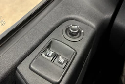 met. sininen Opel Vivaro 2018 kuva 17.