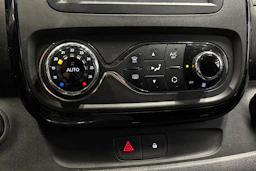 met. sininen Opel Vivaro 2018 kuva 26.