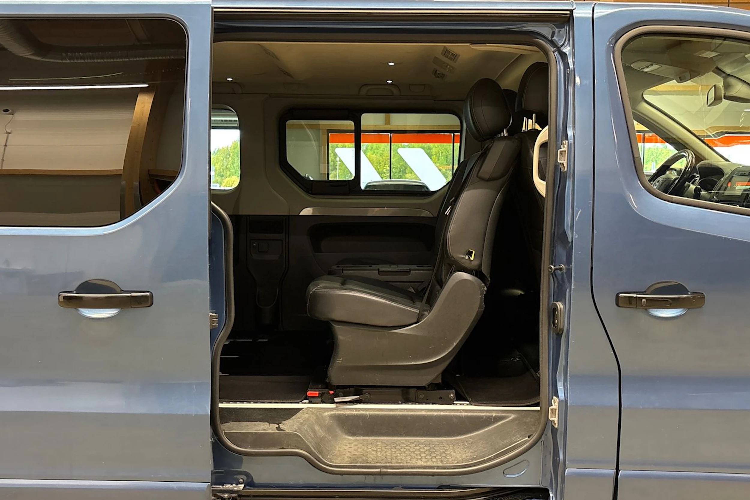 met. sininen Opel Vivaro 2018 kuva 28.
