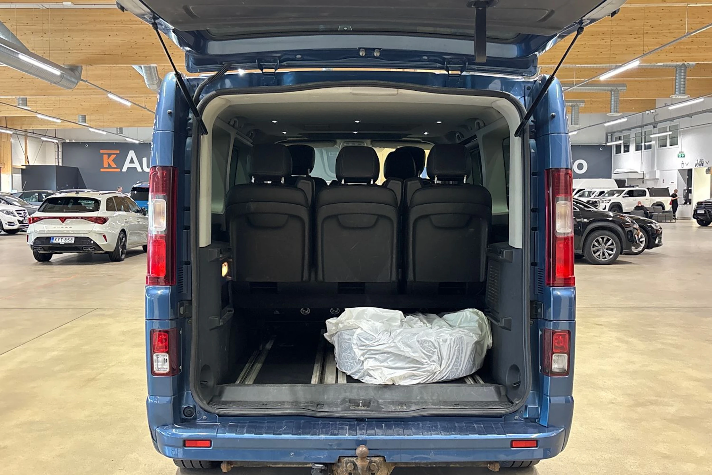 met. sininen Opel Vivaro 2018 kuva 32.