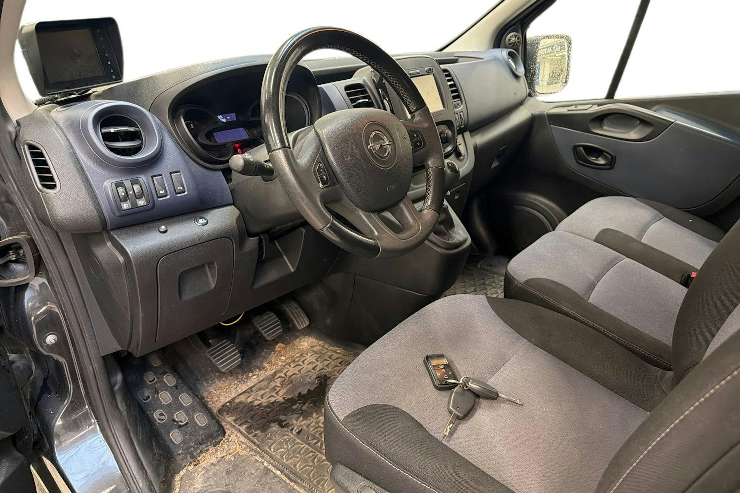 musta Opel Vivaro 2019 kuva 3.
