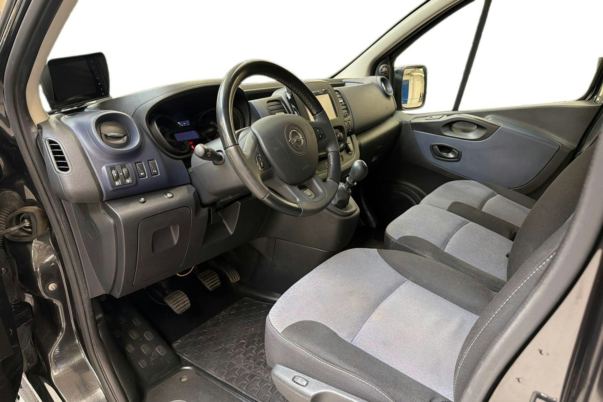 musta Opel Vivaro 2019 kuva 7.