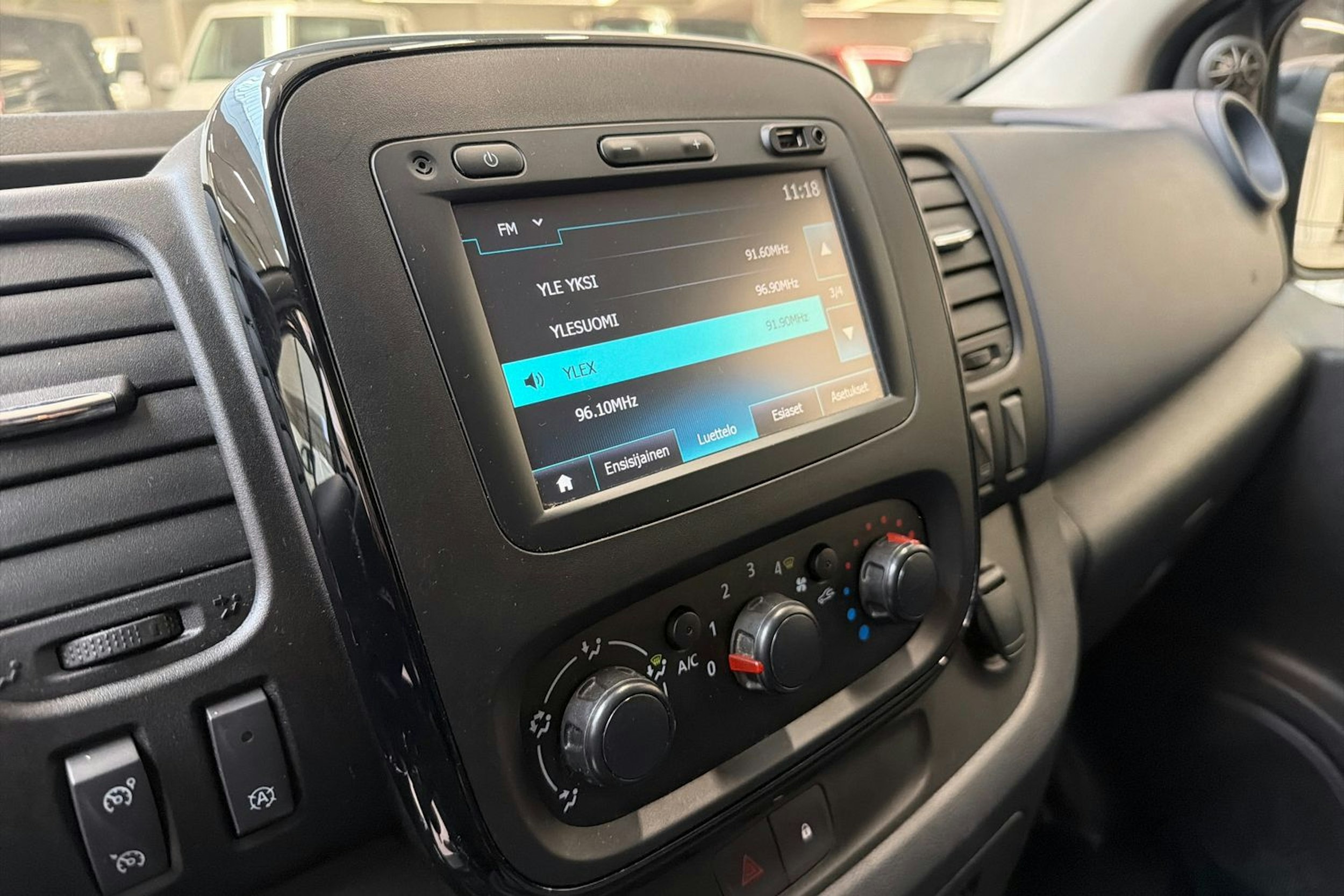 musta Opel Vivaro 2019 kuva 20.