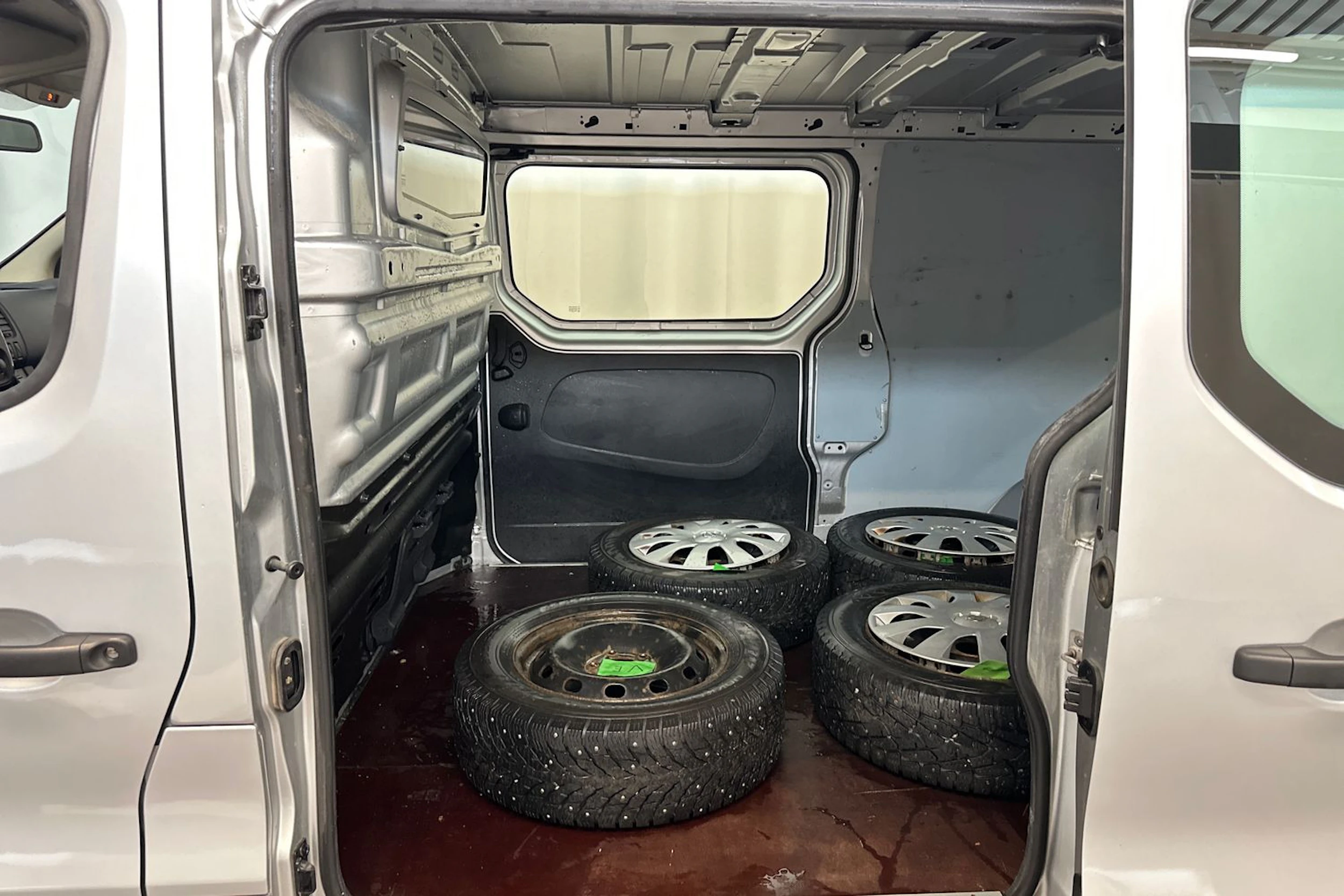 harmaa Opel Vivaro 2019 kuva 10.
