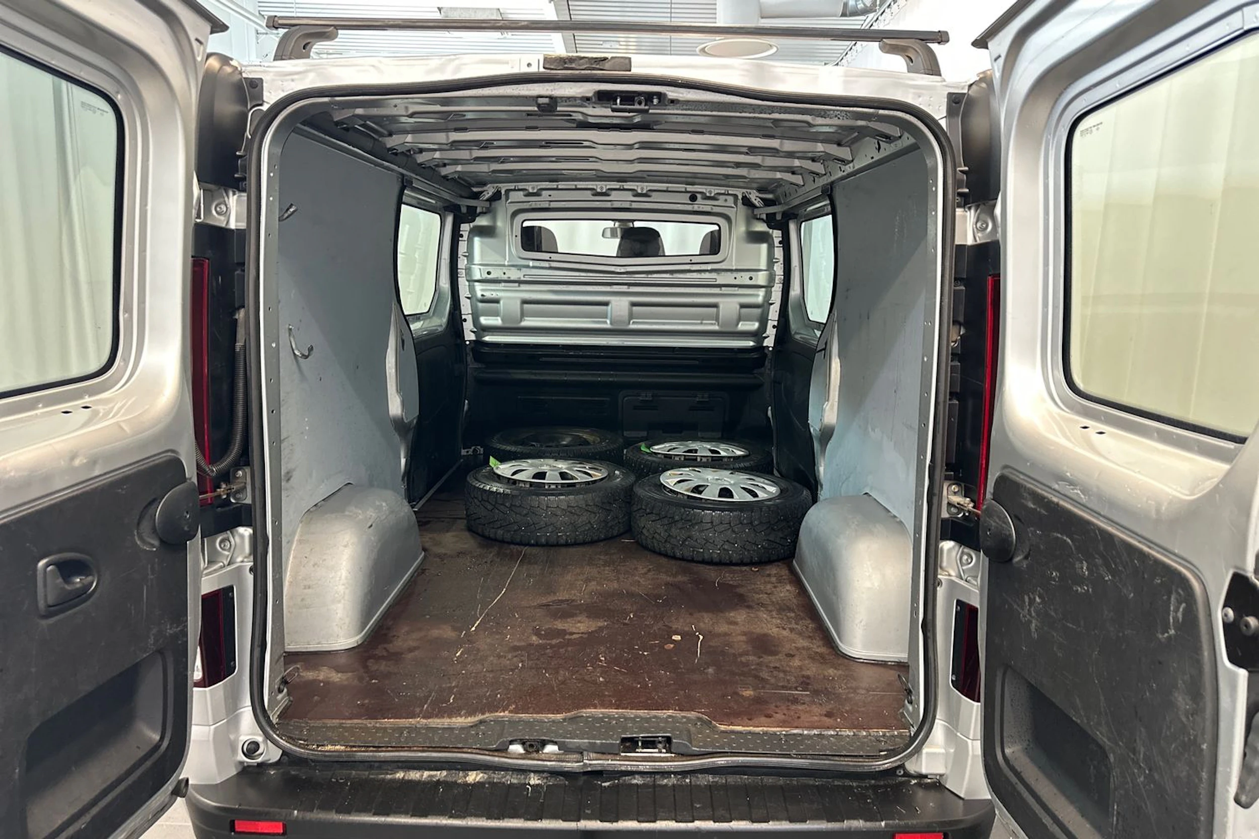 harmaa Opel Vivaro 2019 kuva 11.