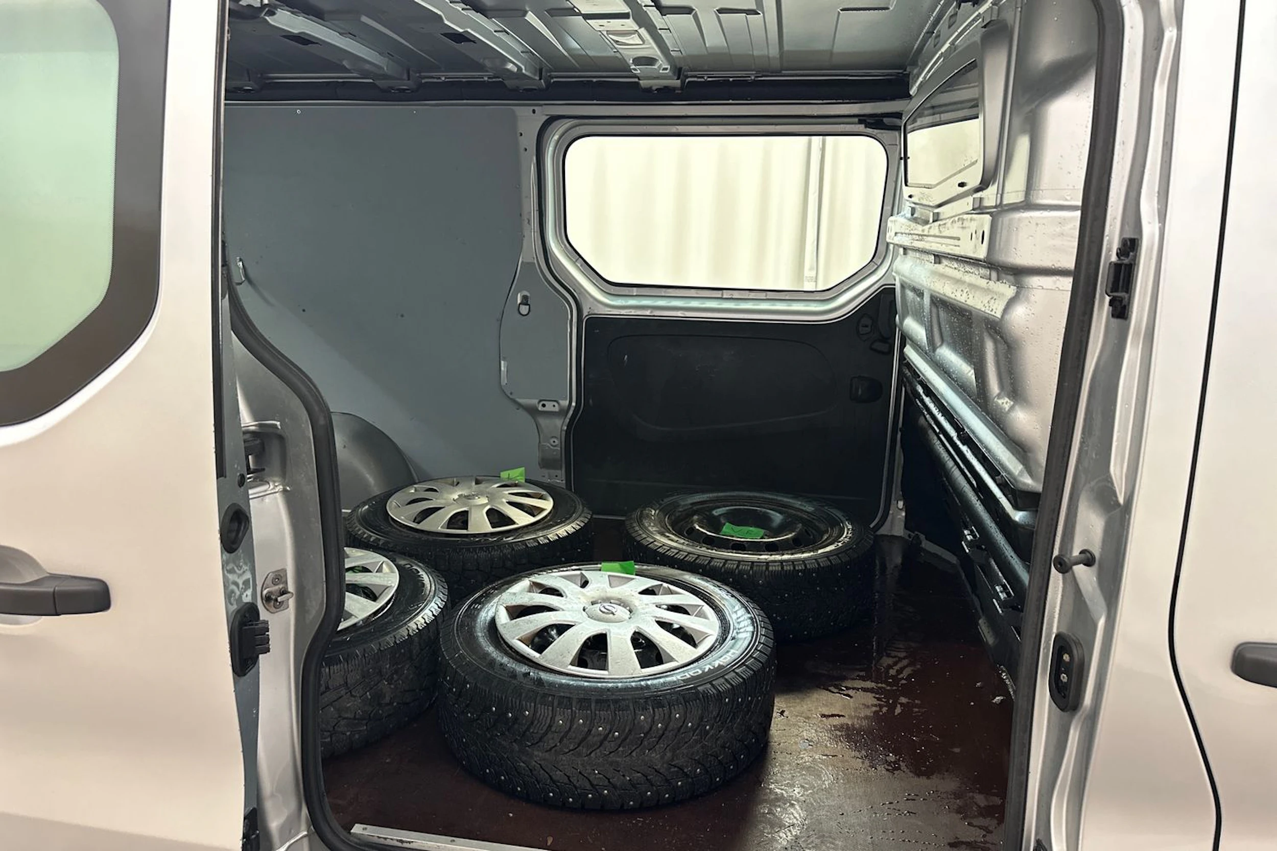 harmaa Opel Vivaro 2019 kuva 12.