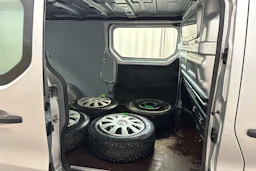 harmaa Opel Vivaro 2019 kuva 12.