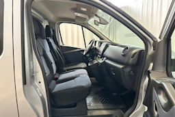 harmaa Opel Vivaro 2019 kuva 13.