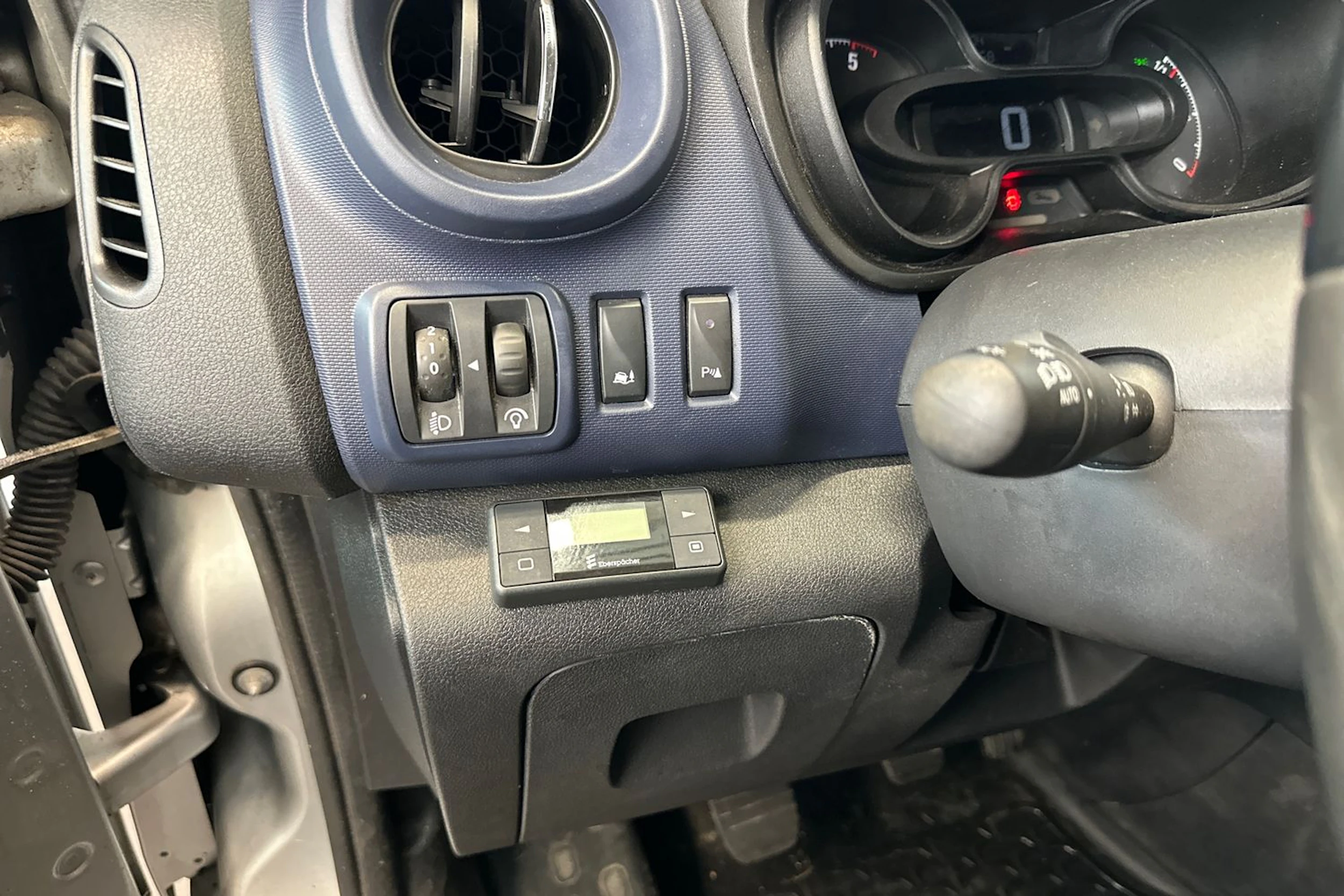 harmaa Opel Vivaro 2019 kuva 15.