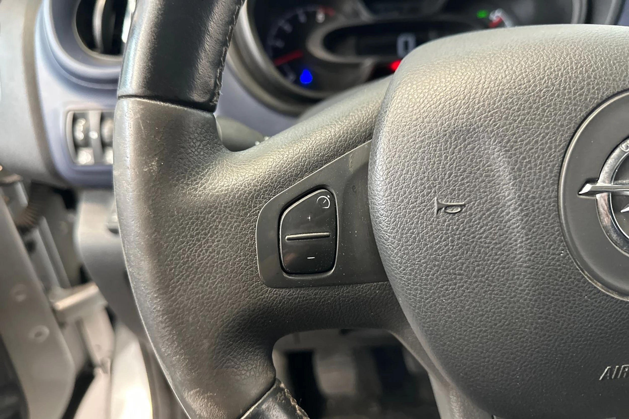 harmaa Opel Vivaro 2019 kuva 16.