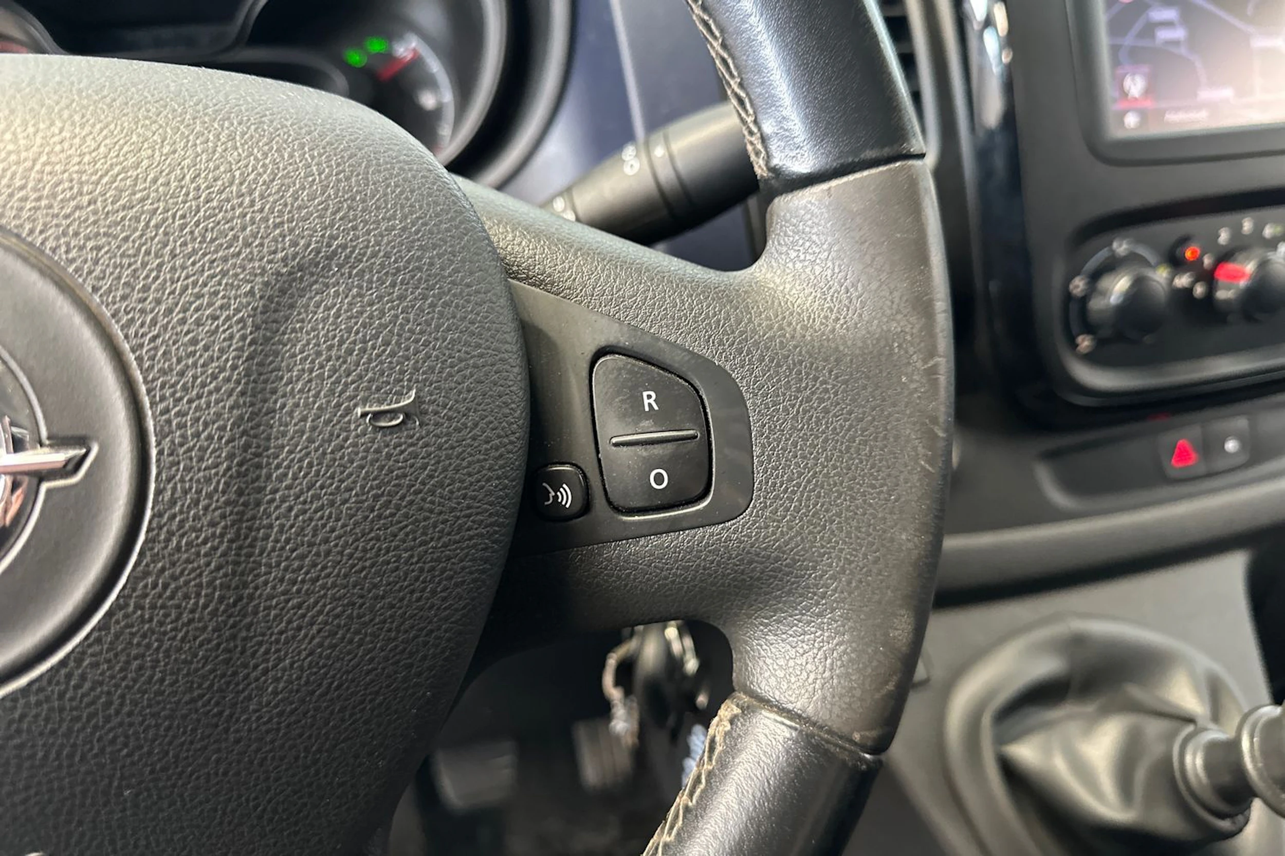 harmaa Opel Vivaro 2019 kuva 17.