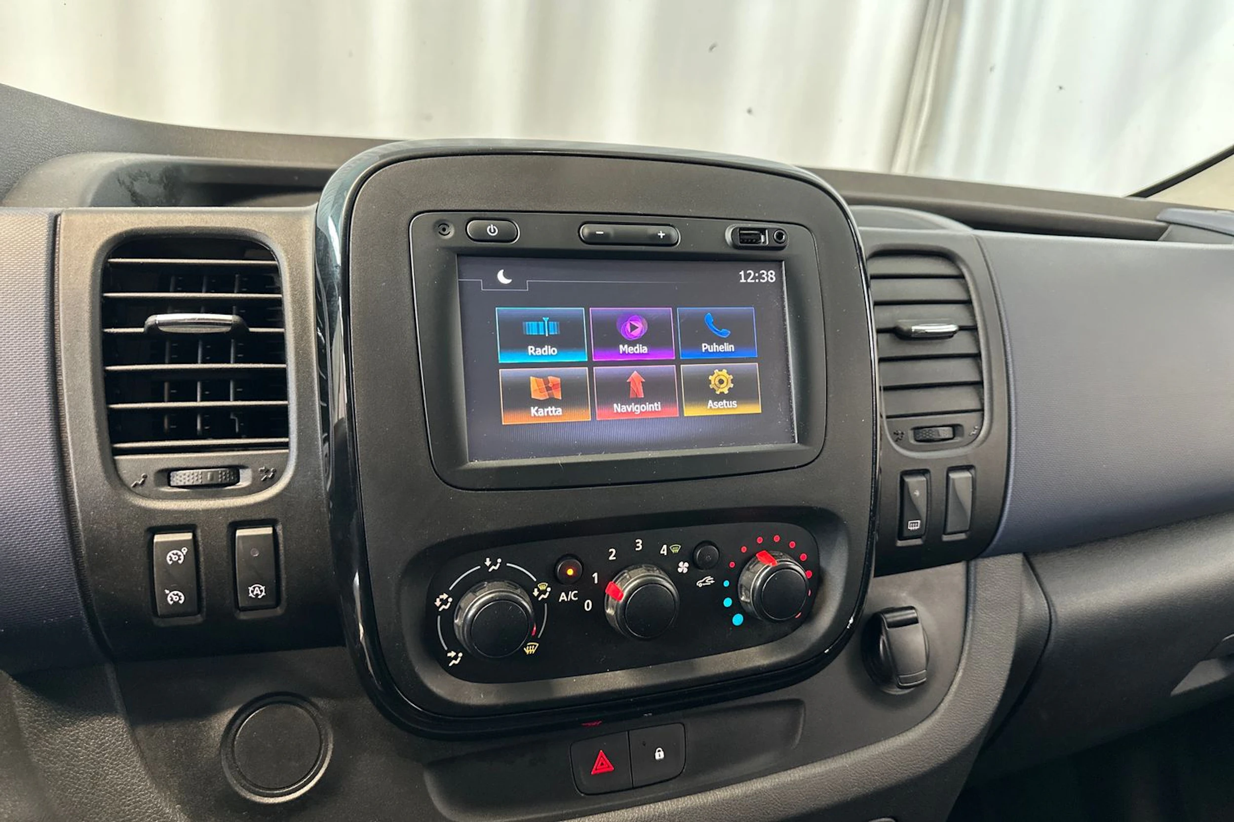 harmaa Opel Vivaro 2019 kuva 20.