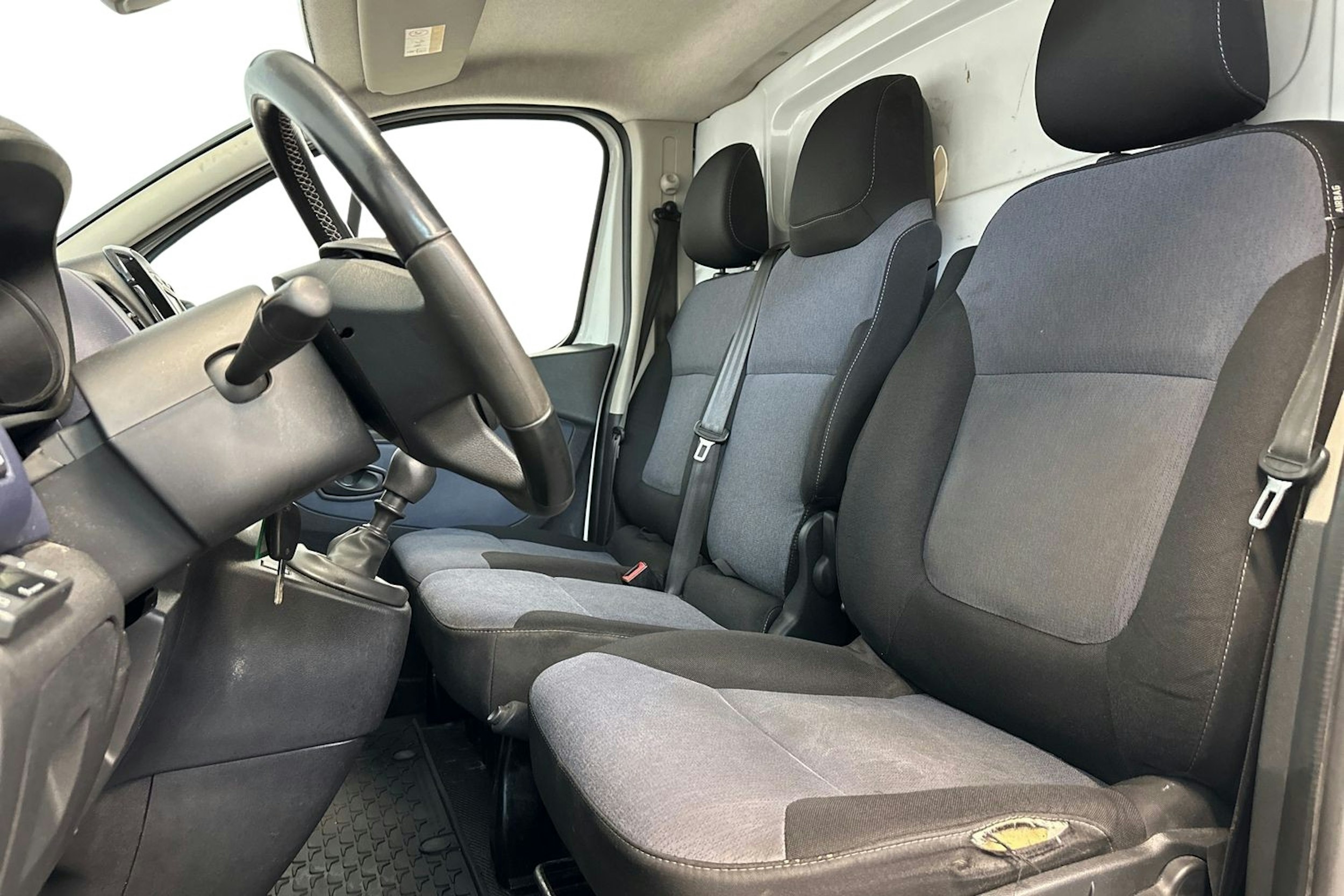 valkoinen Opel Vivaro 2019 kuva 10.