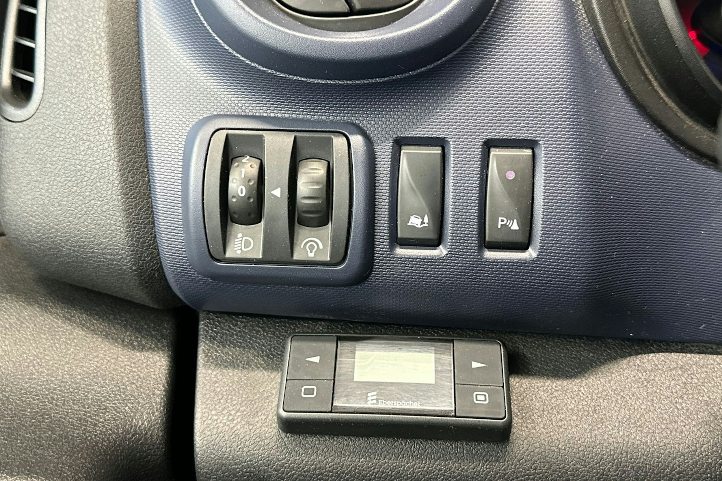 valkoinen Opel Vivaro 2019 kuva 17.