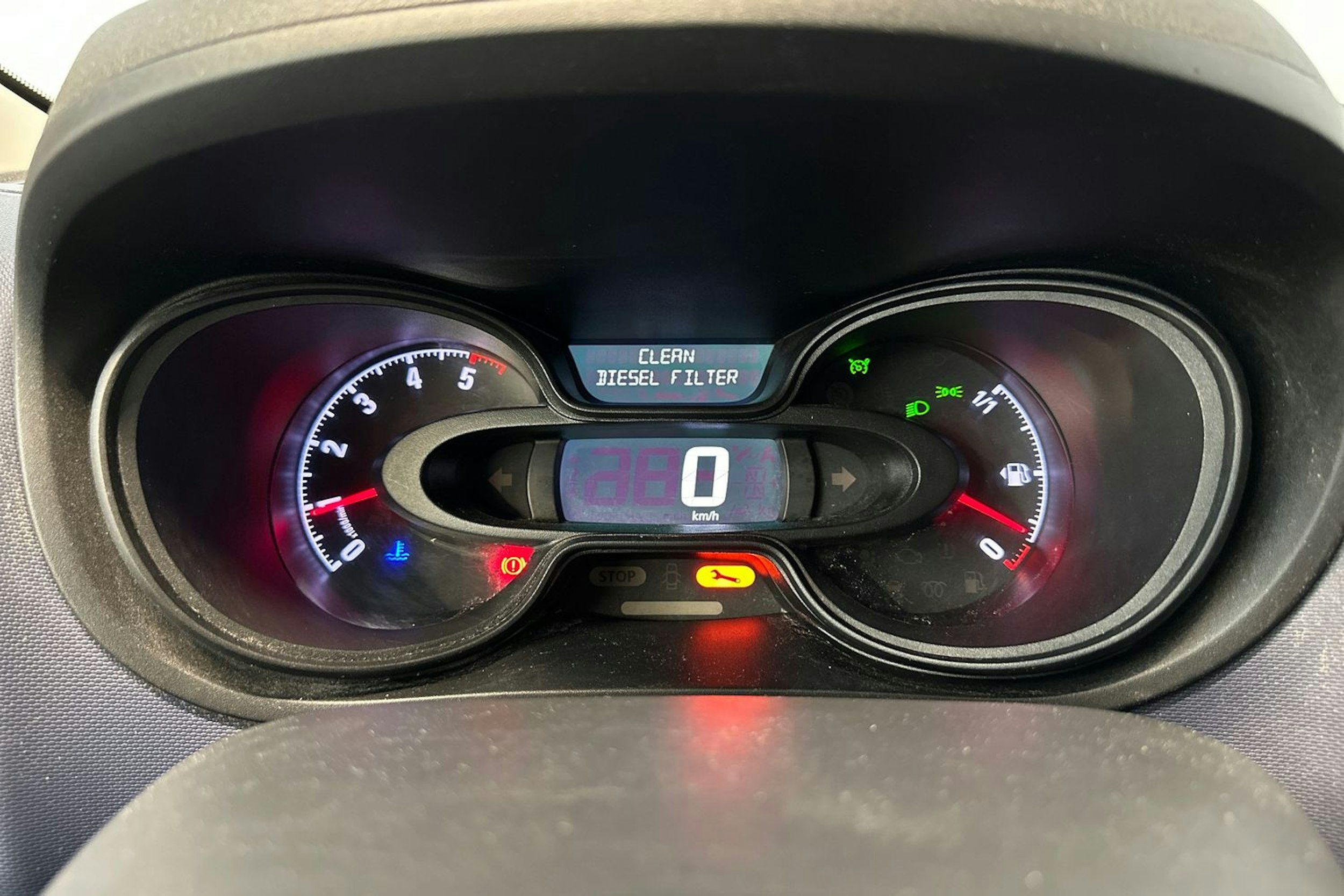 valkoinen Opel Vivaro 2019 kuva 18.