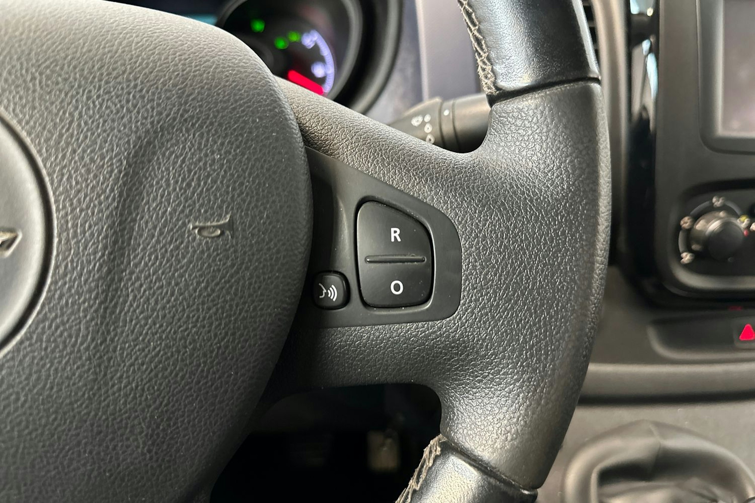 valkoinen Opel Vivaro 2019 kuva 20.