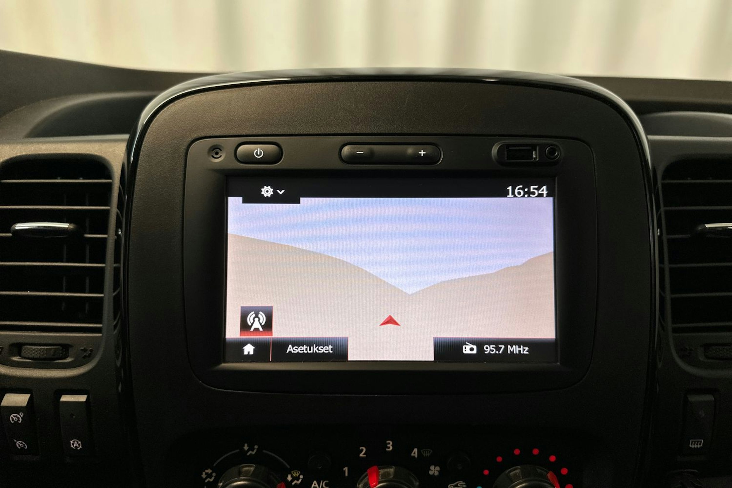 valkoinen Opel Vivaro 2019 kuva 21.
