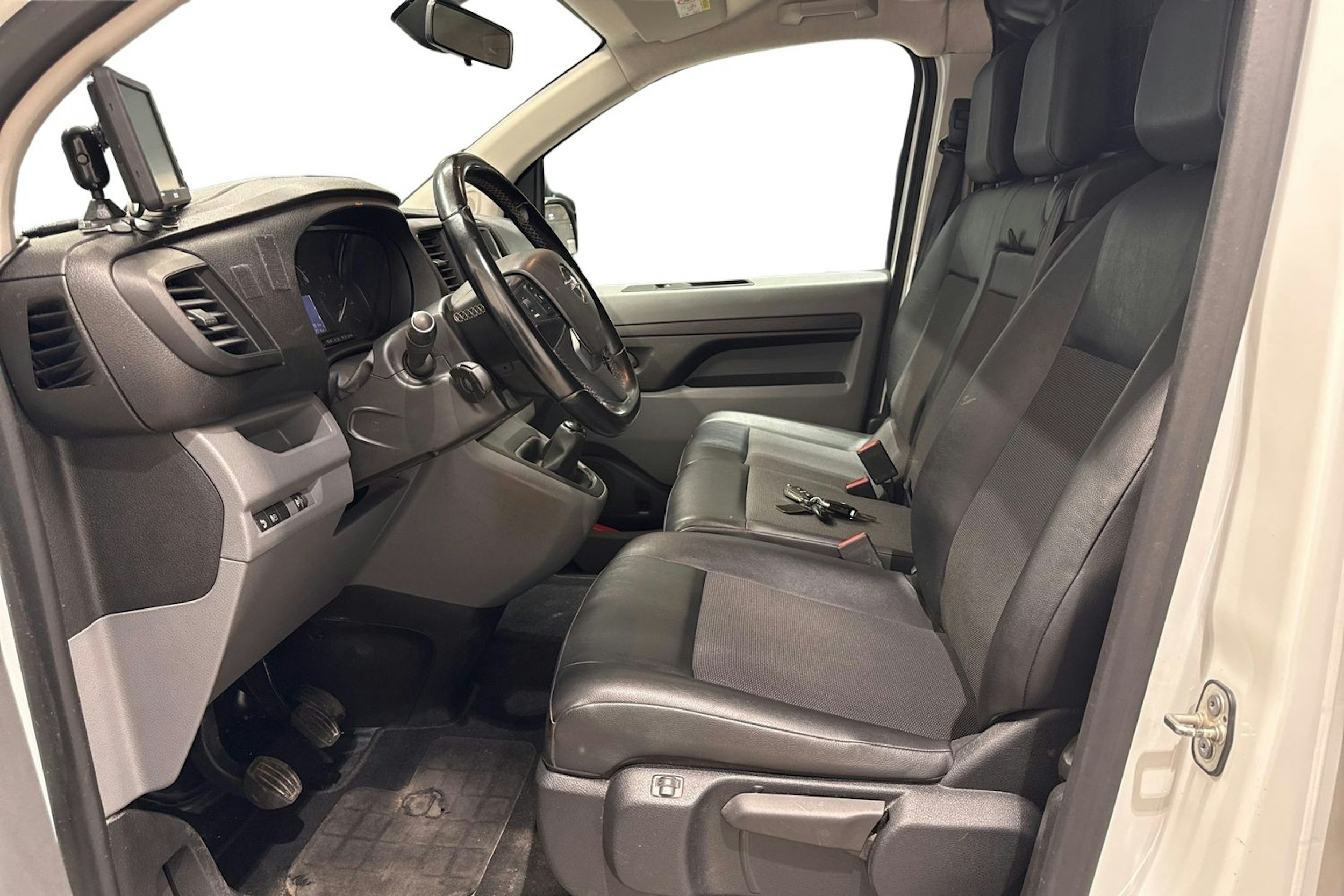valkoinen Opel Vivaro 2019 kuva 9.