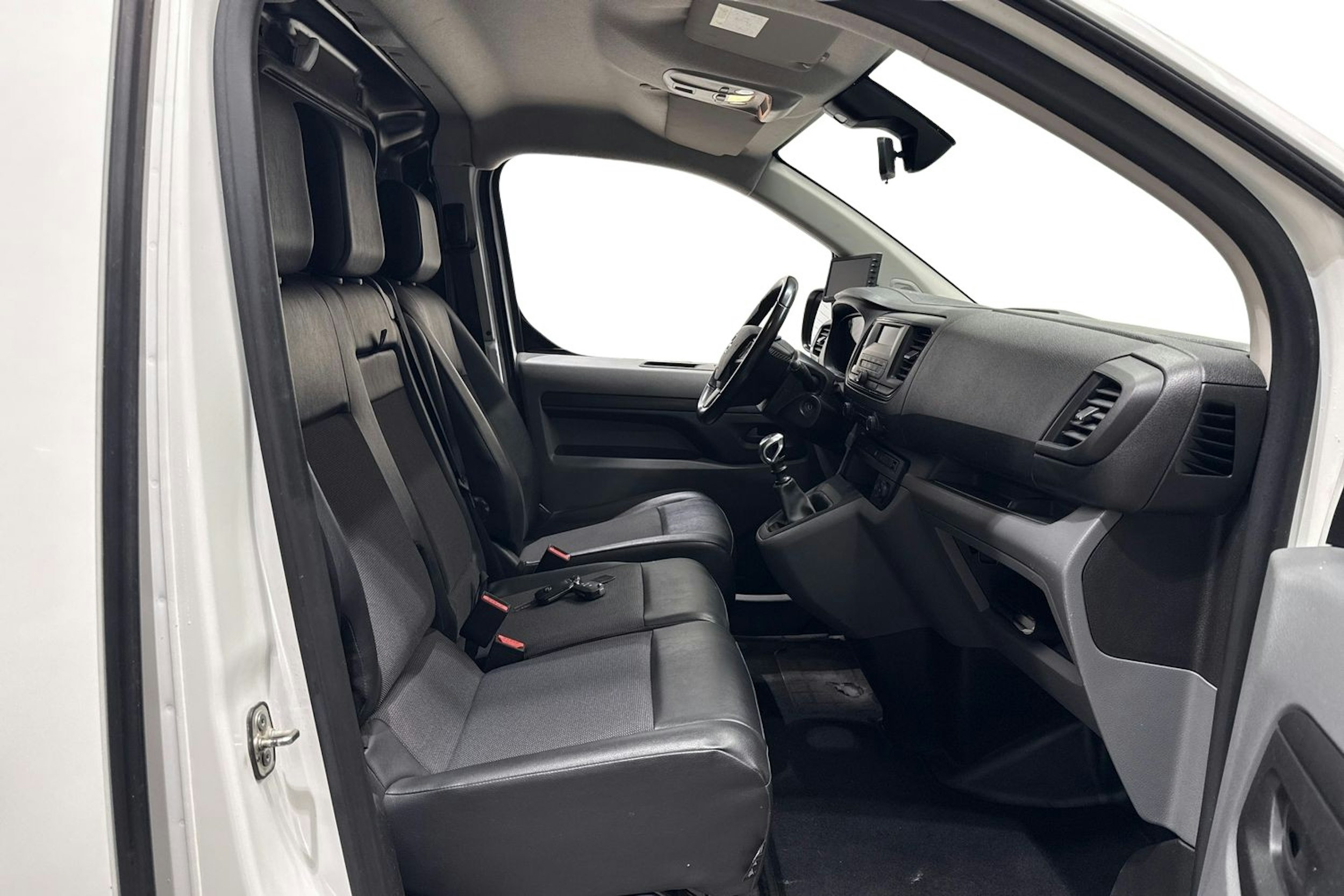 valkoinen Opel Vivaro 2019 kuva 10.