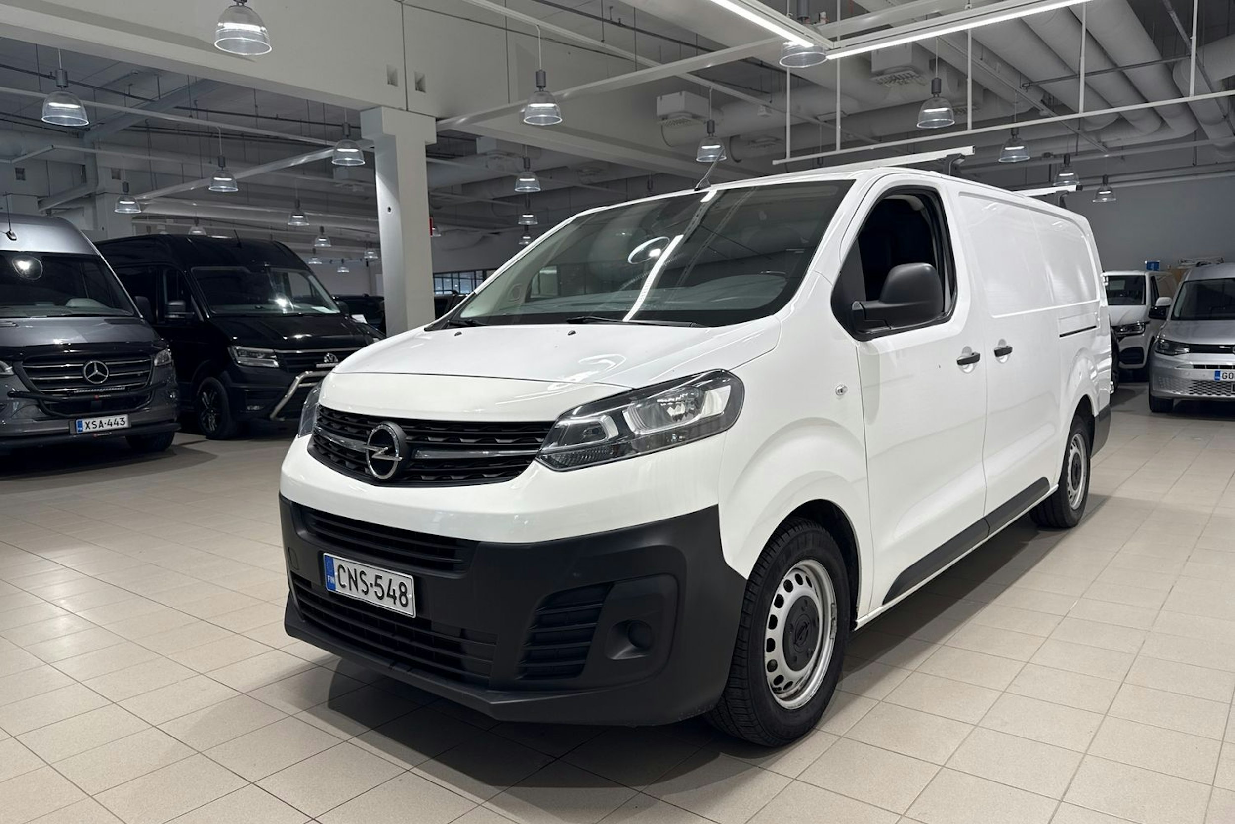valkoinen Opel Vivaro 2019 kuva 13.