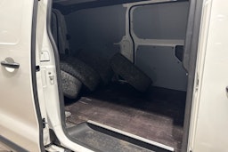 valkoinen Opel Vivaro 2019 kuva 16.
