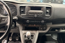 valkoinen Opel Vivaro 2019 kuva 20.