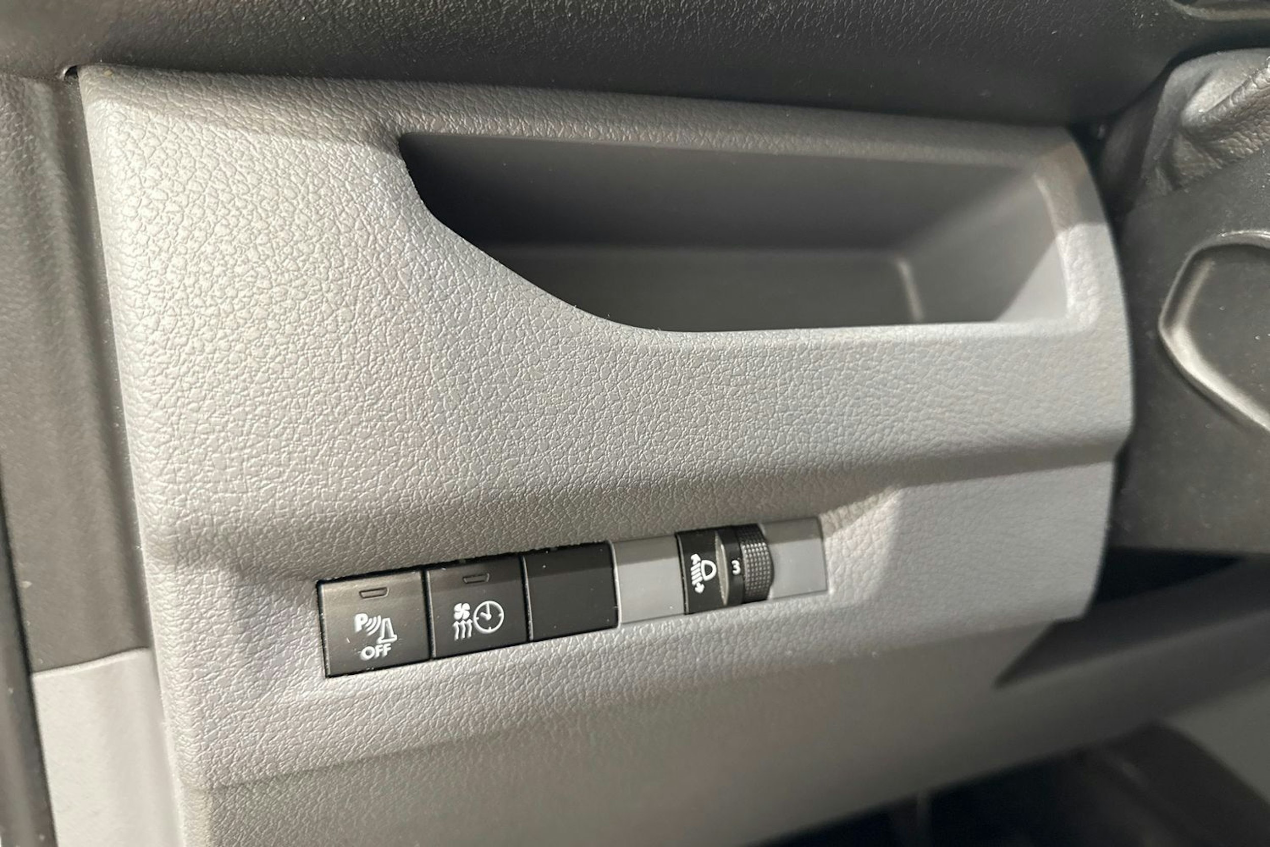 valkoinen Opel Vivaro 2019 kuva 21.