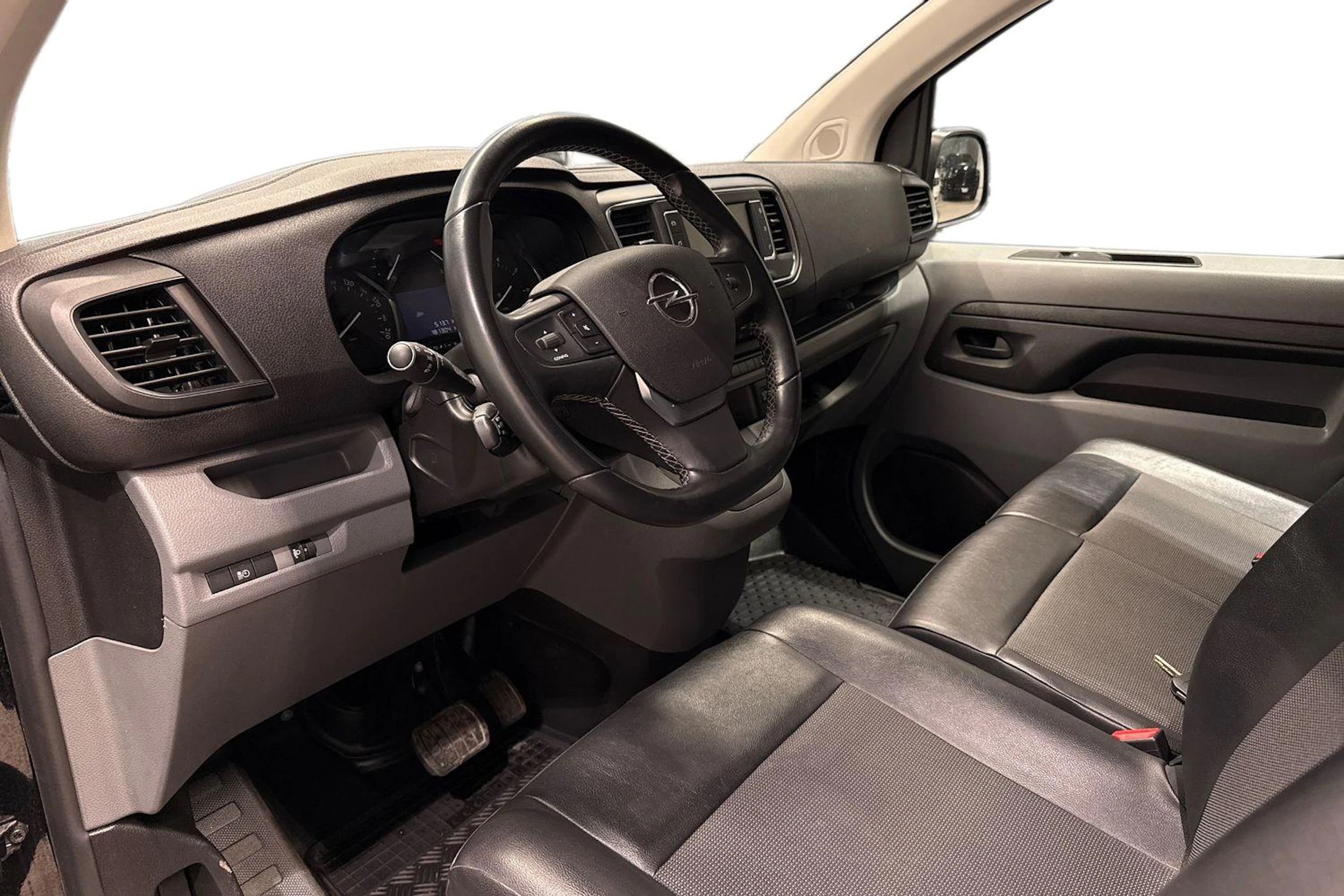 Musta Opel VIVARO 2020 kuva 8.