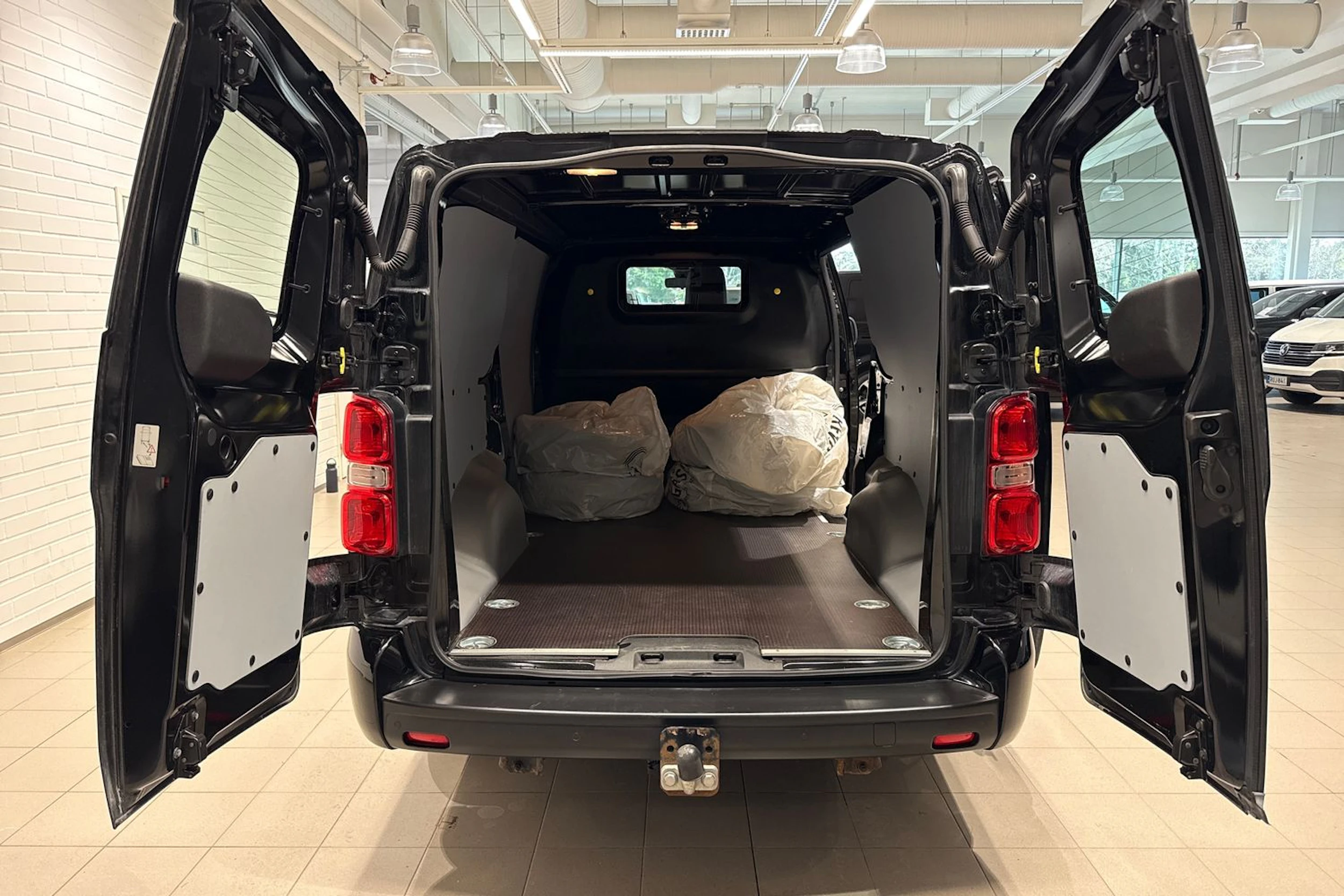 Musta Opel VIVARO 2020 kuva 15.