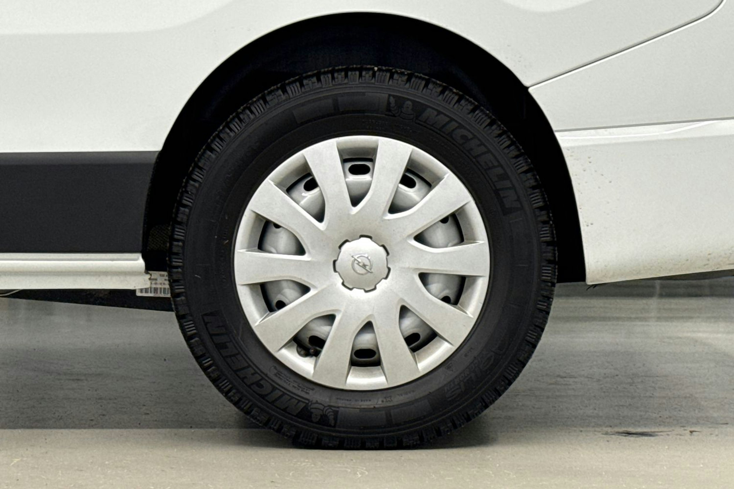 valkoinen Opel Vivaro 2019 kuva 11.