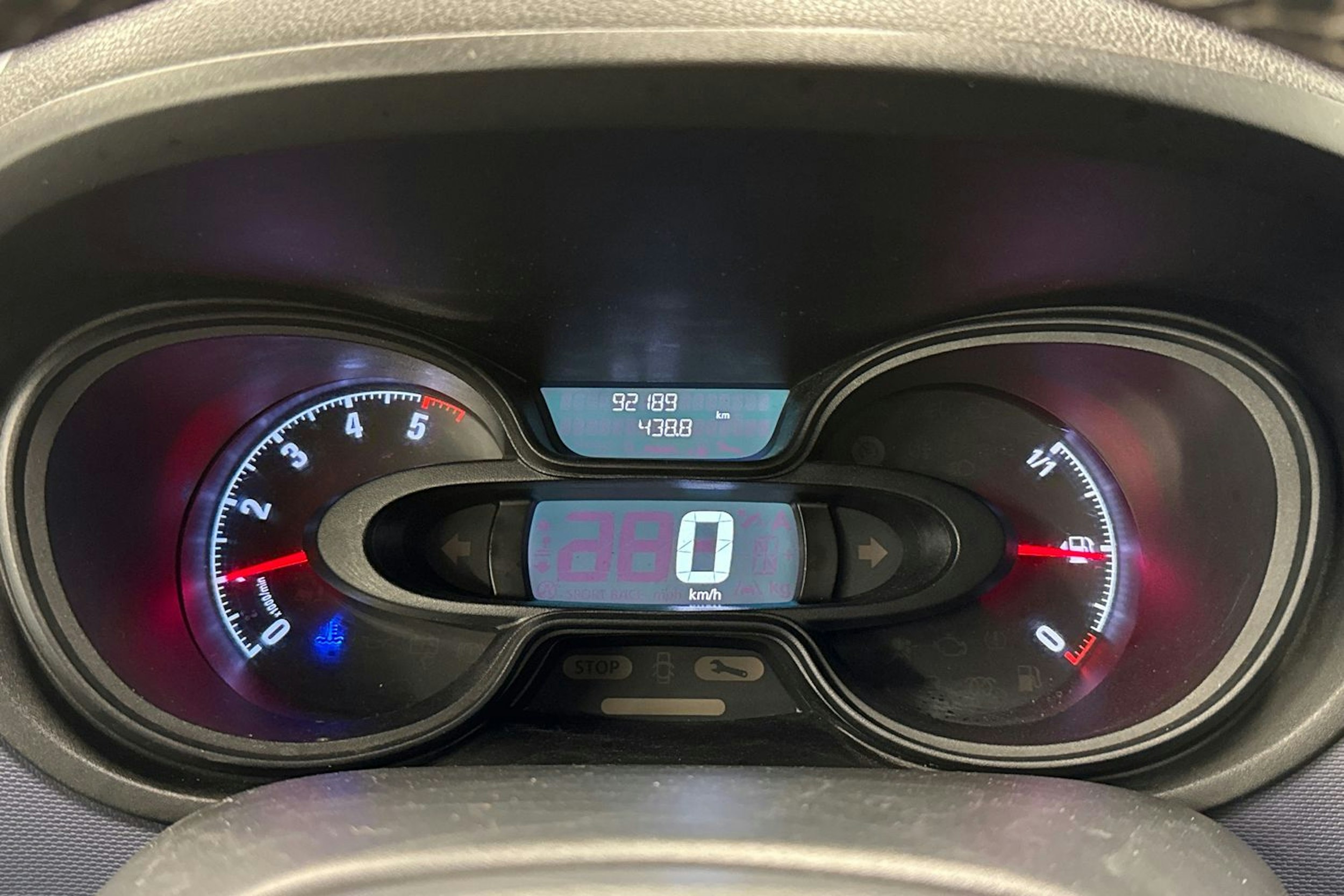 valkoinen Opel Vivaro 2019 kuva 16.