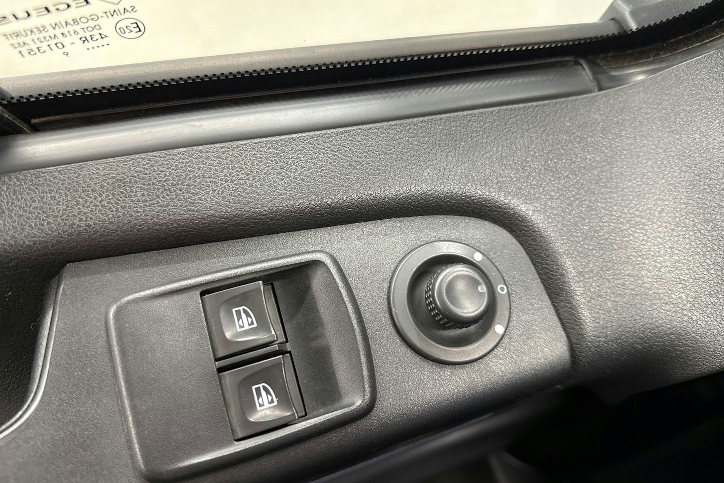 valkoinen Opel Vivaro 2019 kuva 18.