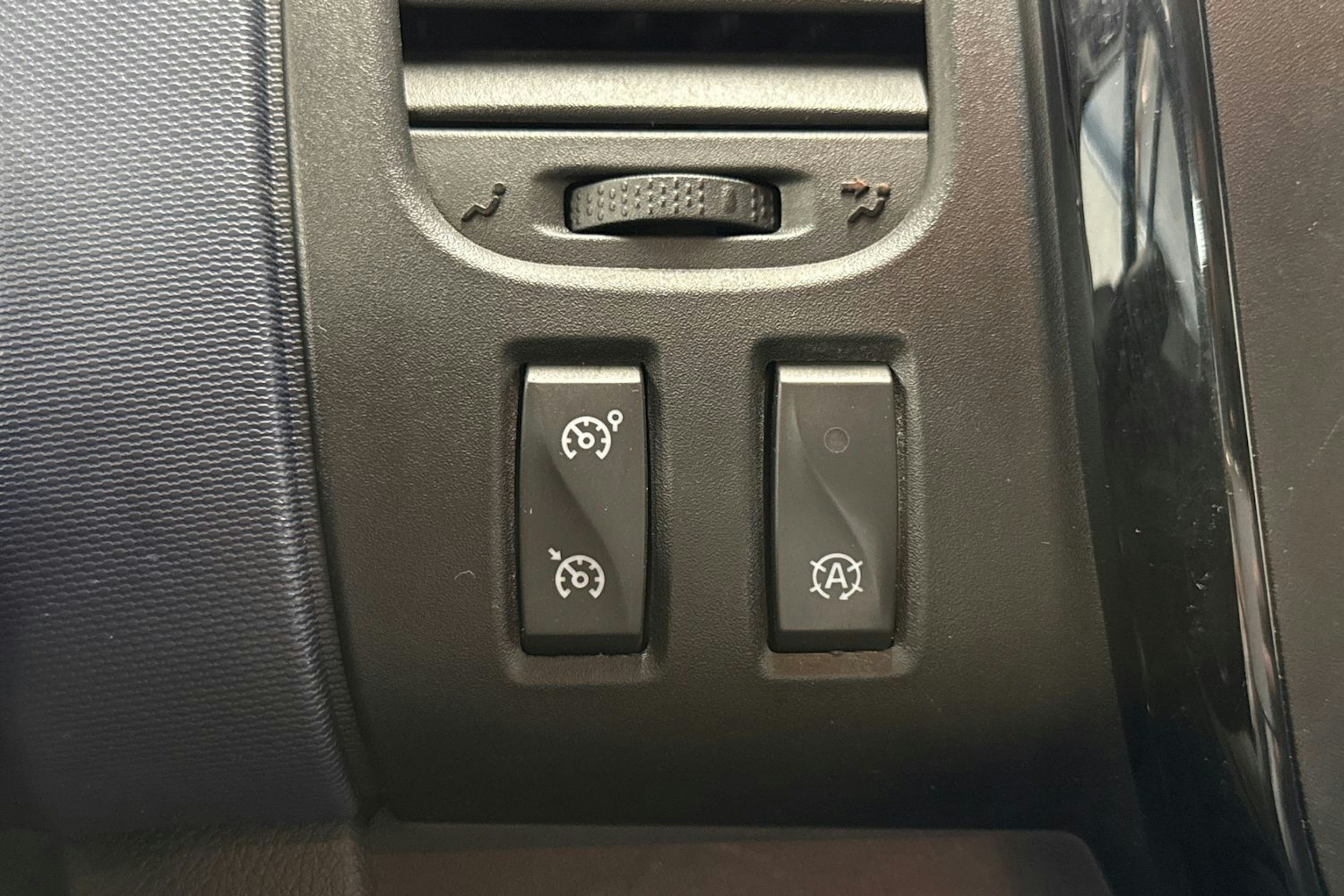 valkoinen Opel Vivaro 2019 kuva 19.