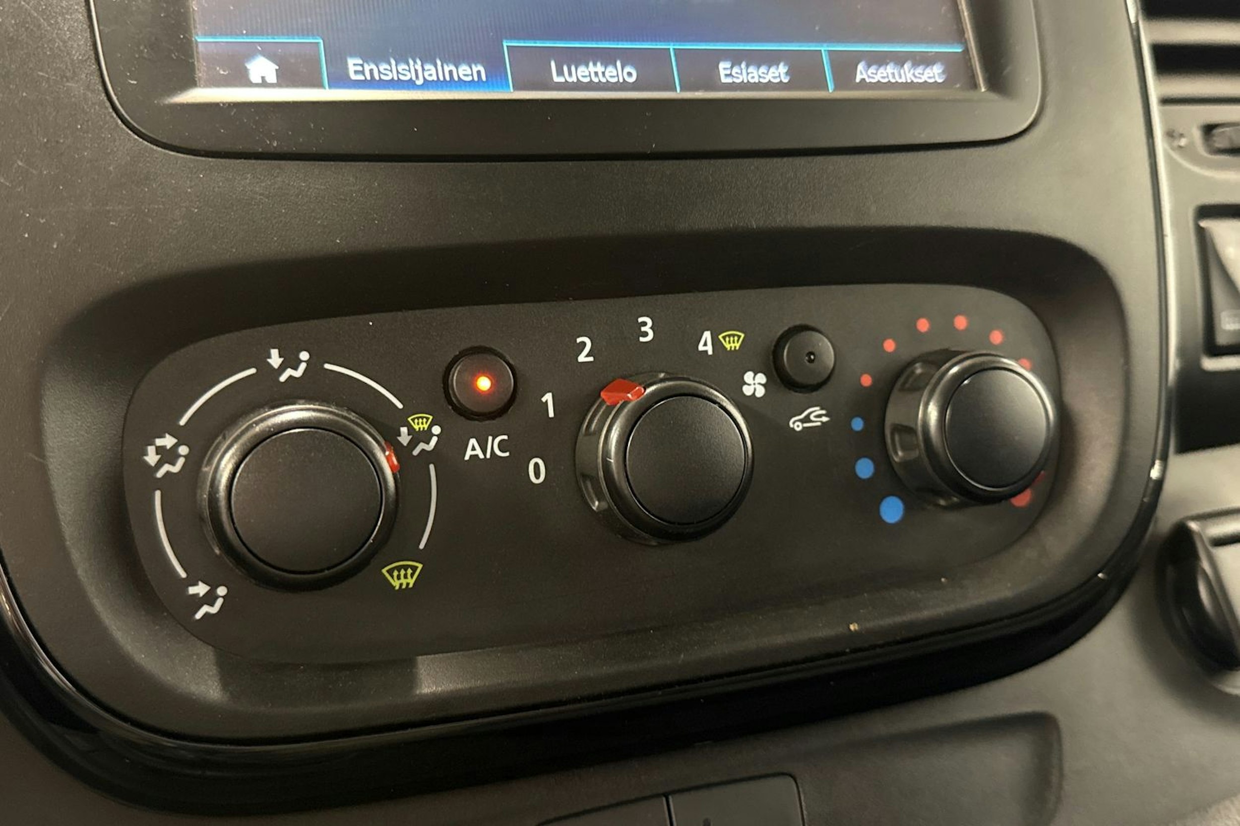 valkoinen Opel Vivaro 2019 kuva 21.