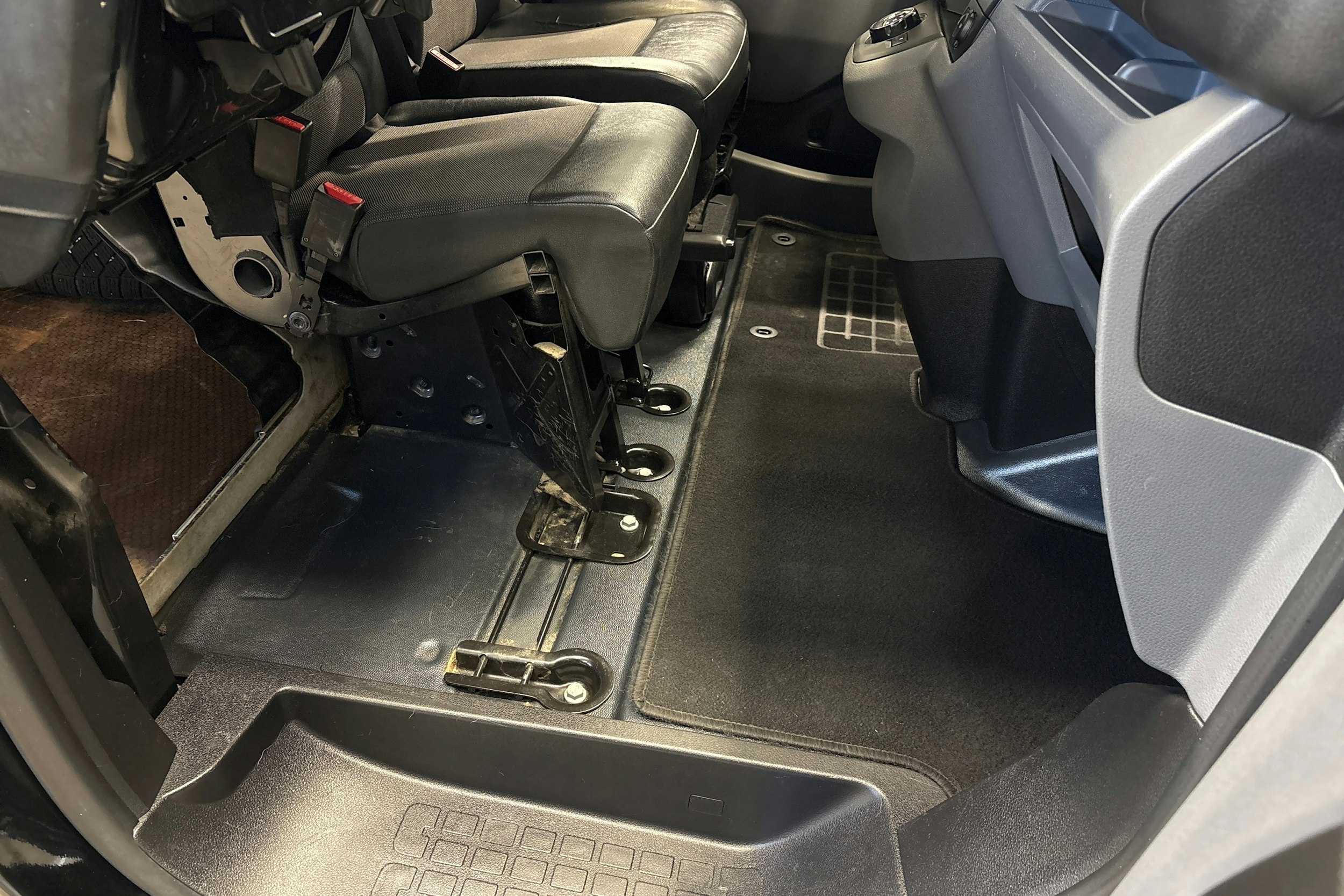 musta Opel Vivaro 2019 kuva 14.