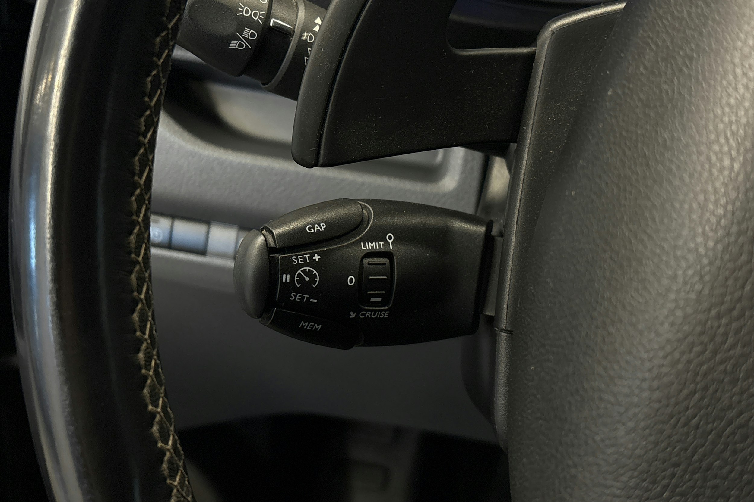 musta Opel Vivaro 2019 kuva 16.