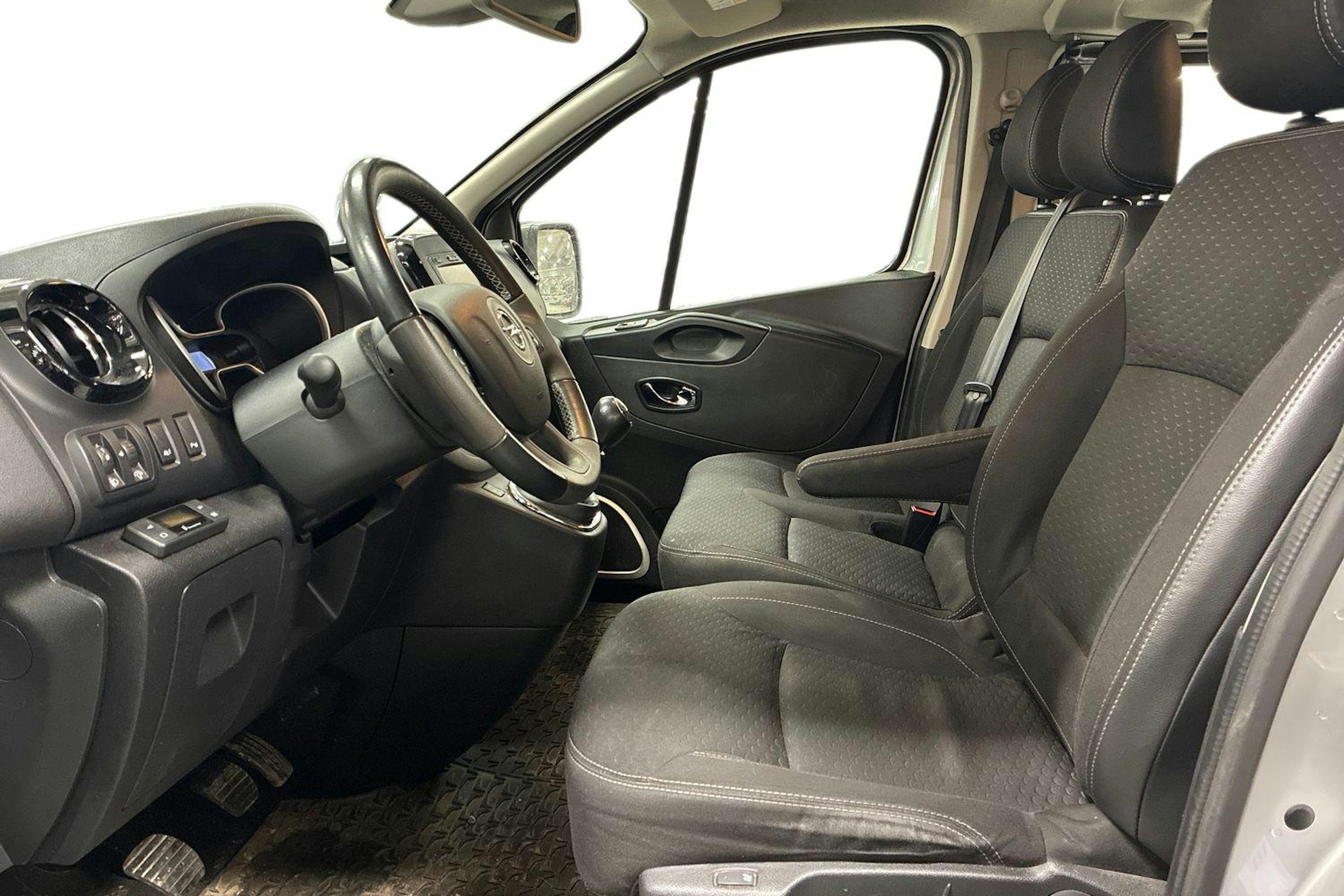 harmaa Opel Vivaro 2019 kuva 3.