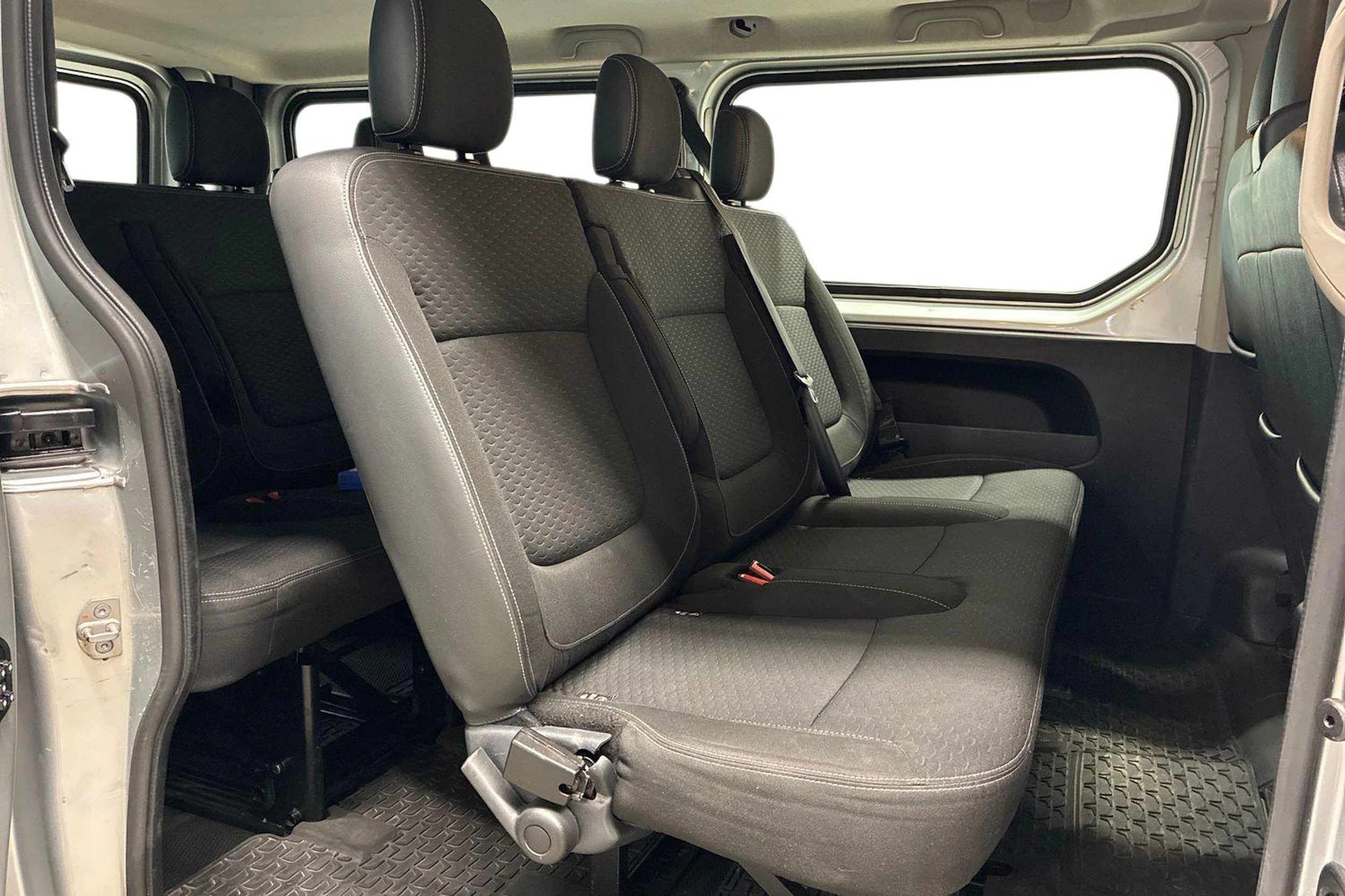 harmaa Opel Vivaro 2019 kuva 8.