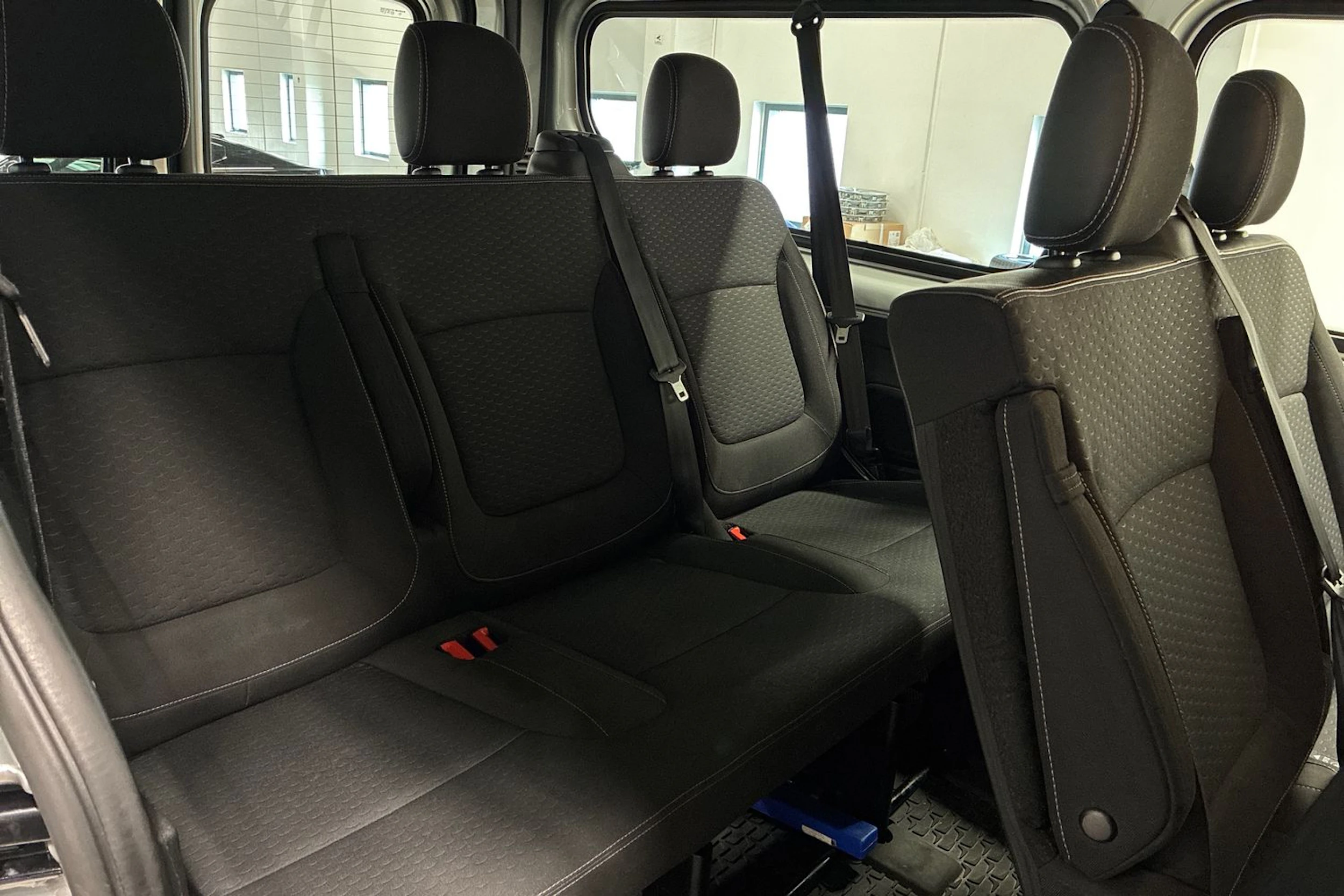 harmaa Opel Vivaro 2019 kuva 10.