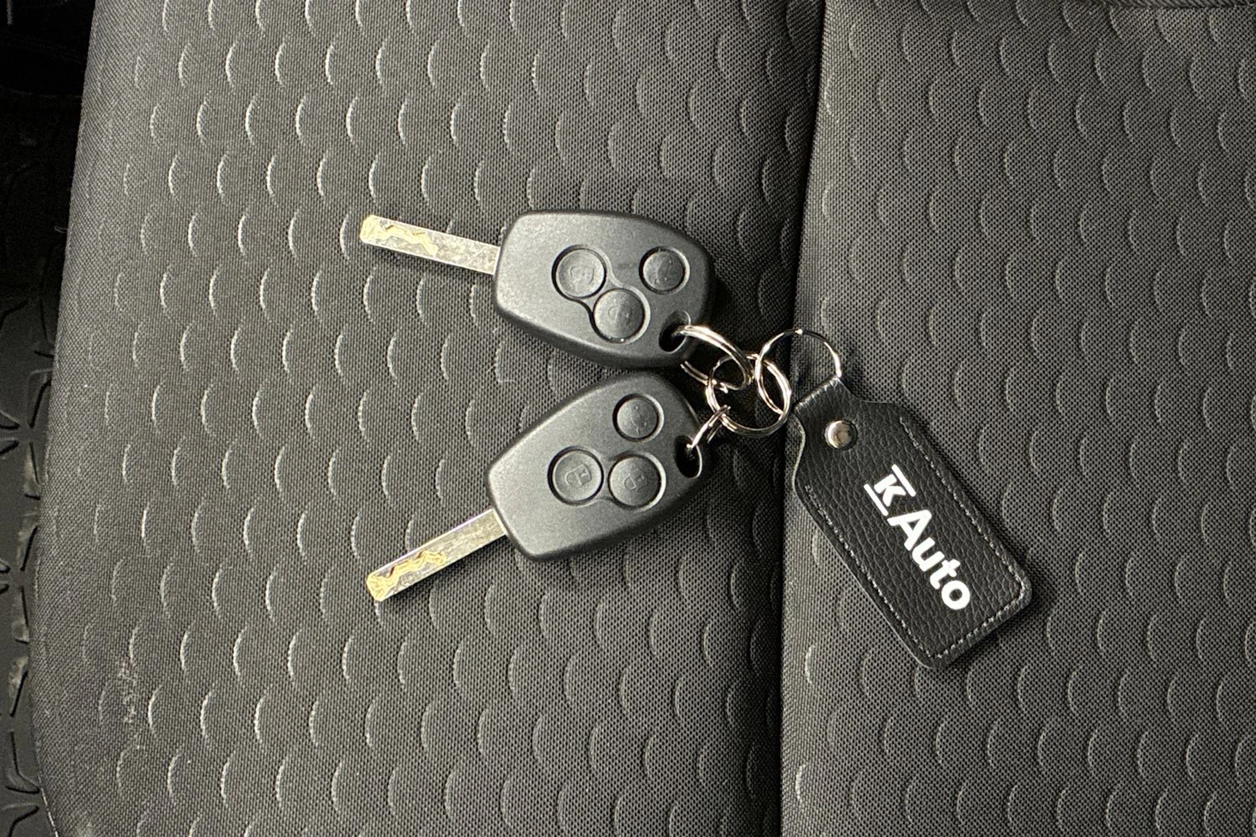 harmaa Opel Vivaro 2019 kuva 17.