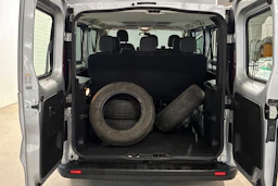 harmaa Opel Vivaro 2019 kuva 18.