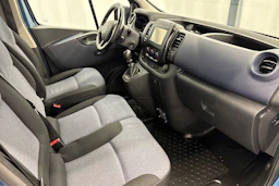 Sininen Opel Vivaro 2019 kuva 13.